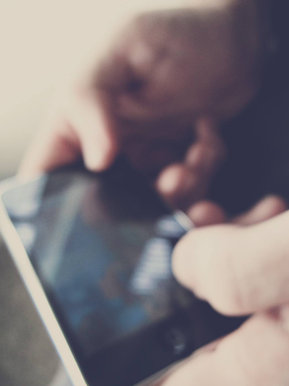 Playing game on iPhone / iPod Touch - 26pm.com Playing game on iPhone / iPod Touch - 26pm.com