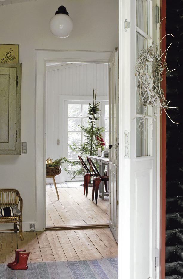 Lantliv Magazine Frederikke Heiberg photo - doorway - Scandinavian Christmas