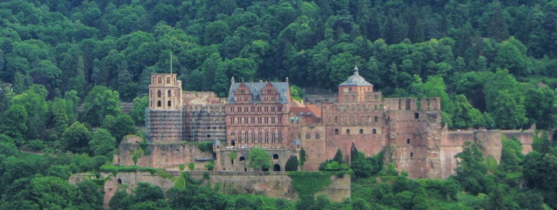 The ruin of Schloss Heidelberg (Heidelberg Castle), taken from Philosophenweg. 