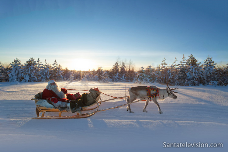 LIST OF FINNISH CHRISTMAS TRADITIONS - Photo of Finnish Santa Claus in Rovaniemi - Photo by Finland Santa