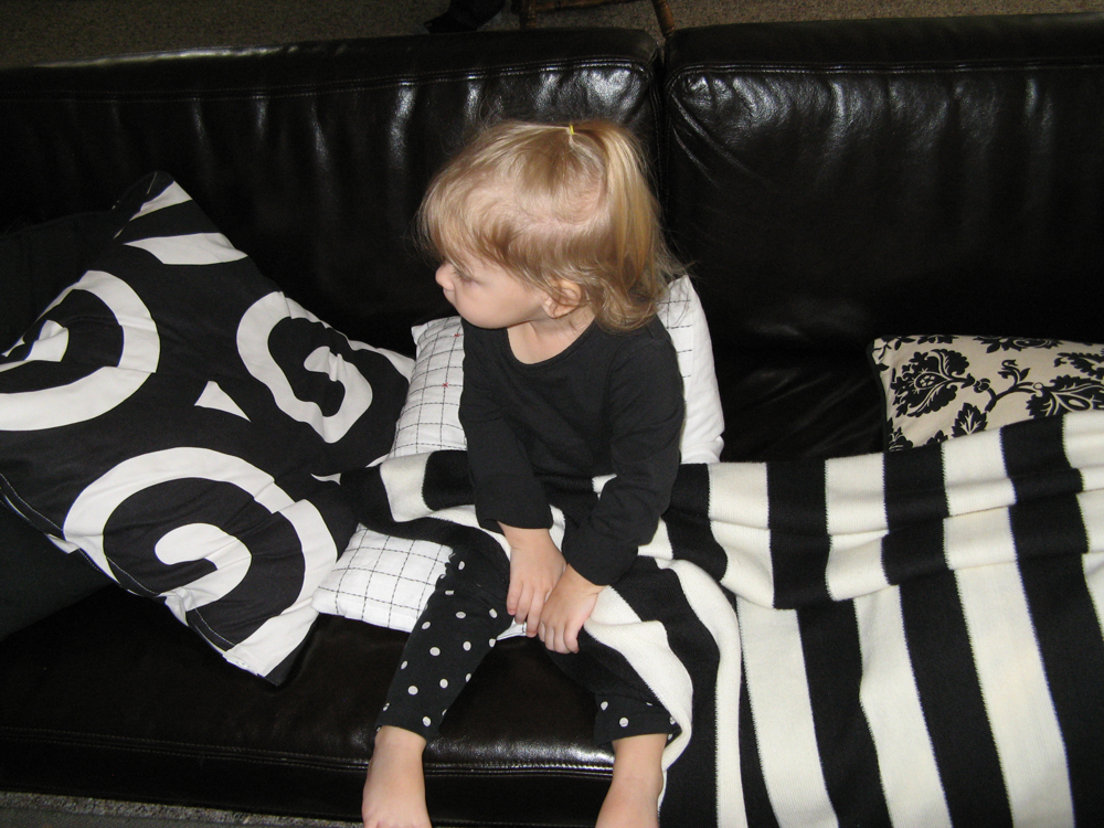 Aveline - January 2013 - Aveline on couch in black and white - Photo via Oaxacaborn dot com