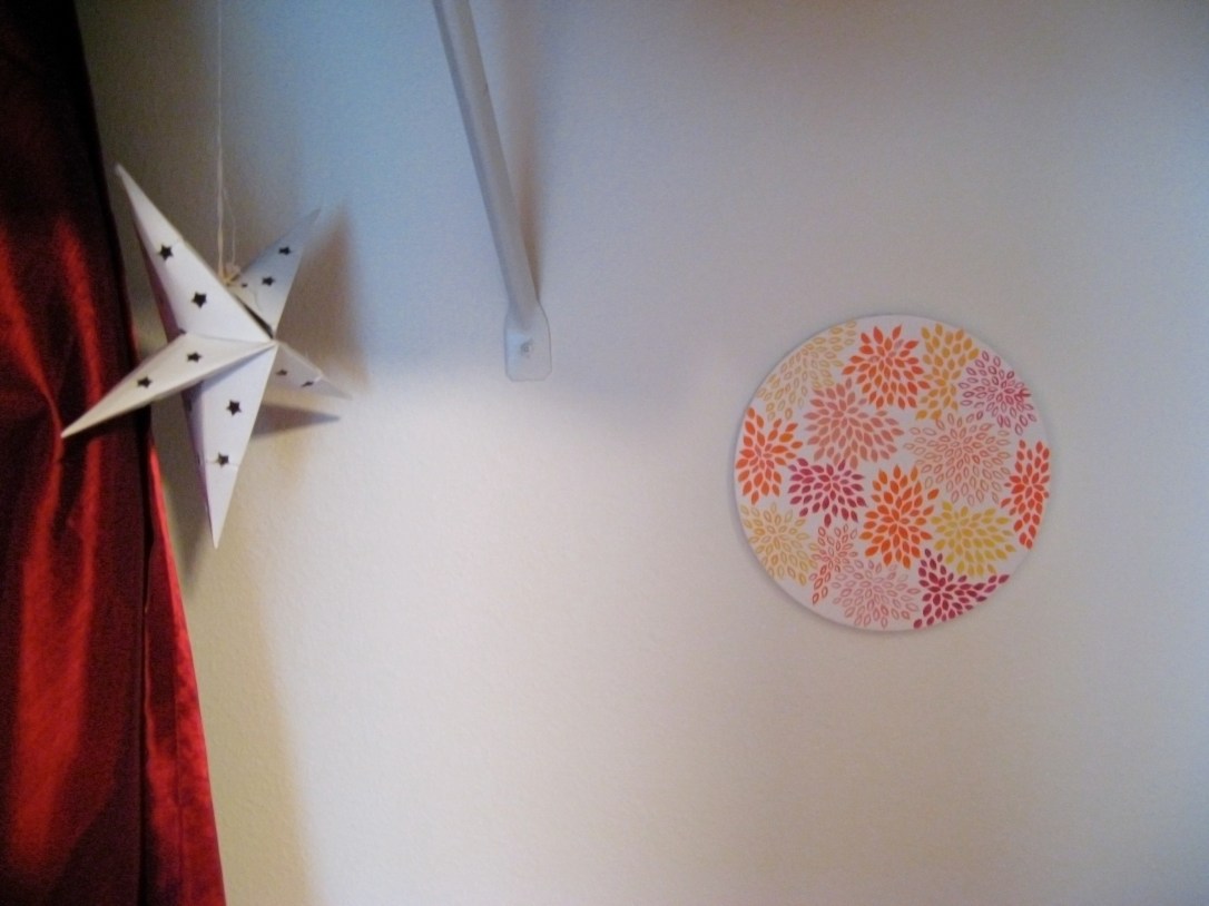 Inside the closet, with a paper star and a painting - photo via Oaxacaborn dot com