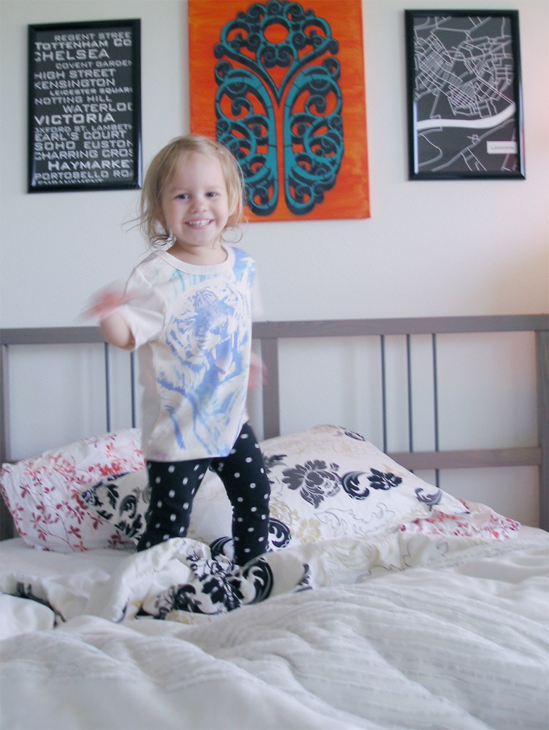 Aveline jumping on the bed via Oaxacaborn