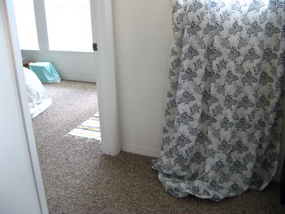 Black and white interior via Oaxacaborn