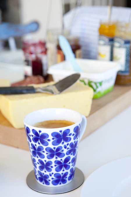 10 Cobalt Blue Patterns for Inspiration on the Oaxacaborn blog -  Mug via Hildas Hem