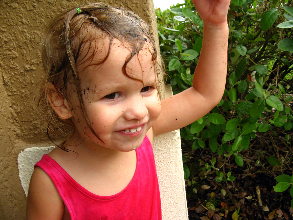 Toddler with muddy hair via Oaxacaborn