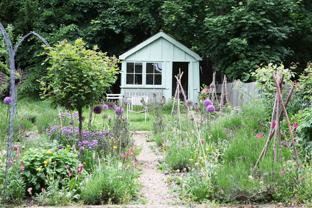 Pure Style Summer Garden - Jane Cumberbatch's Tips on Blogging