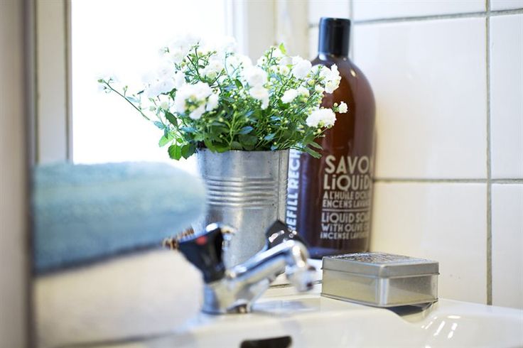 Sink side flowers via Real Estate Listing by Alexander White as seen on Interiors Stockholm