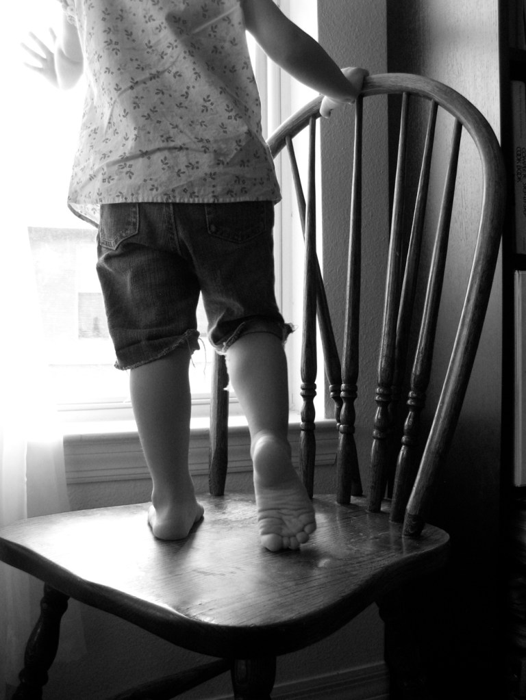 1000px - Barefoot on a wooden chair, Late Summer
