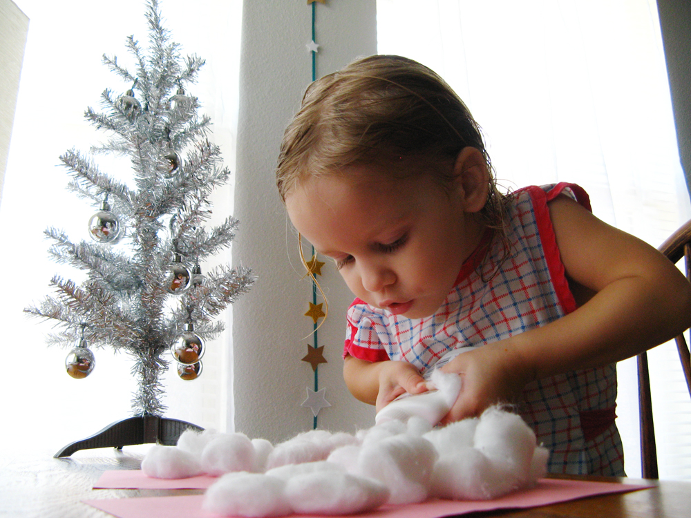 Oaxacaborn blog - 2 - December 2013 - Cotton ball and Elmer's glue snowmen