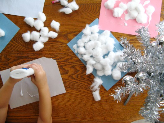 Oaxacaborn blog - 3 - December 2013 - Cotton ball and Elmer's glue snowmen