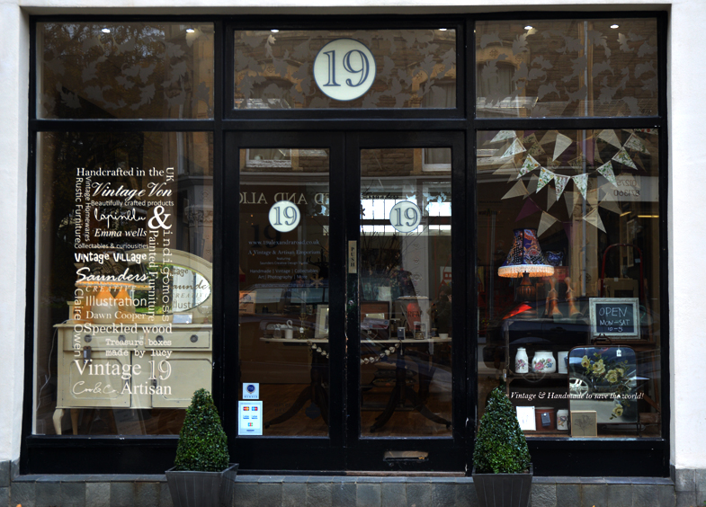 10 Inspiring Storefronts and Cafes from around the World // 19 Alexandra Road, Clevedon