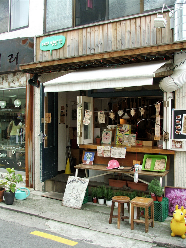 10 Inspiring Storefronts and Cafes from around the World // Seoul South Korea Coffee Shop