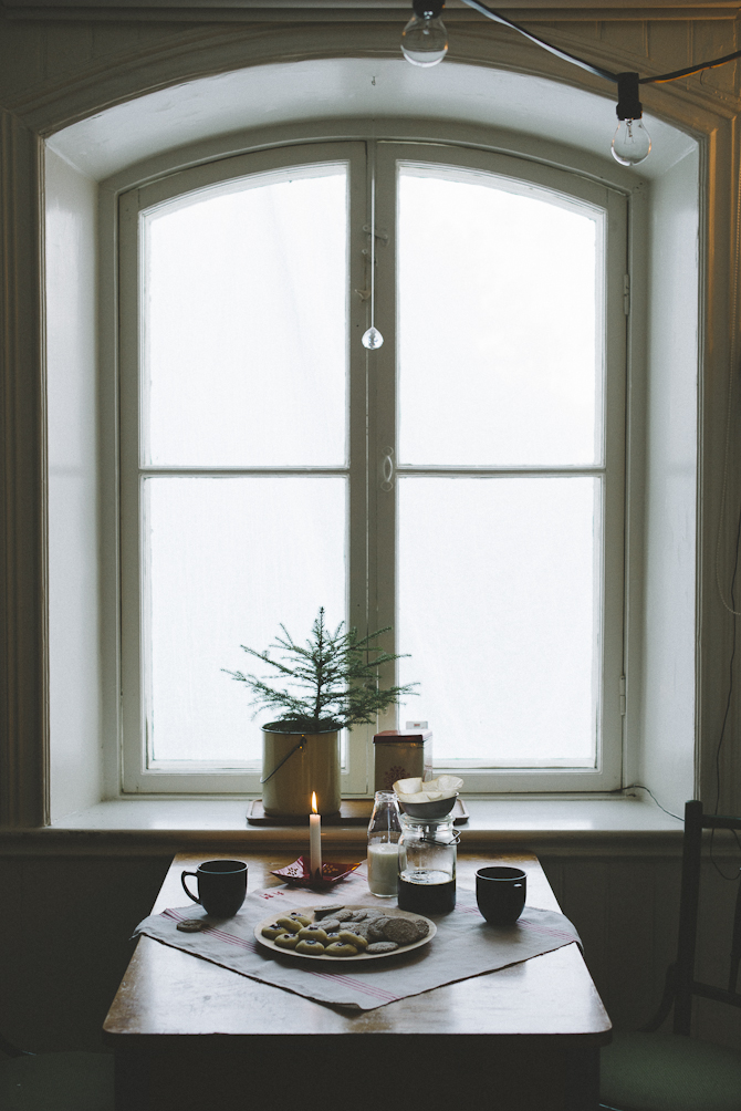 Fika on Oaxacaborn's MONDAY’S PRETTY THINGS :: Decorating with Christmas Tree Branches