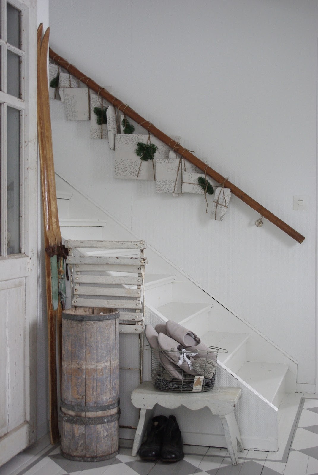 Fröken Knopp Advent Calendar on Staircase via SCANDINAVIAN CHRISTMAS Advent Calendar round-up on the Oaxacaborn blog