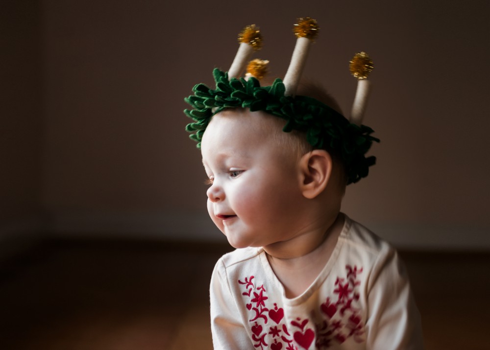 DIY Felt Food Tutorial for Swedish Lussekatter, by Linnea Farnsworth for the Oaxacaborn blog